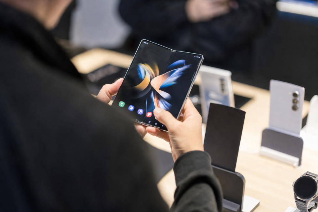 Imagem ilustrativa: Vivo oferece test drive em celulares Samsung dobráveis antes da compra